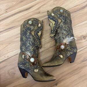 Vintage El Vaquero Leather Feather Western Boho Italy Boots Metallic Studded